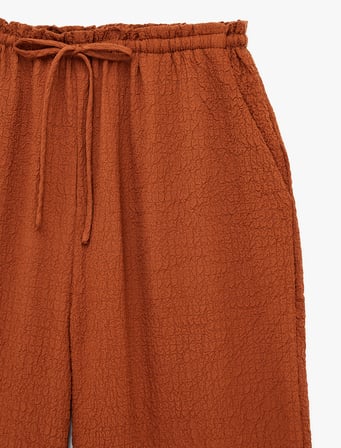 Dokulu Cepli Bağlama Detaylı Geniş Paça Pantolon