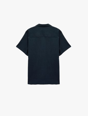 Regular Fit Dokulu Düğmeli Kısa Kollu Apaş Yaka Gömlek