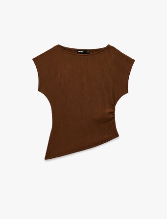Drape Detaylı Kayık Yuvarlak Yaka Kolsuz Desenli Bluz