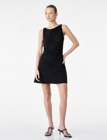 Slim Fit Kayık Yuvarlak Yaka Askılı Suni Süet Mini Elbise