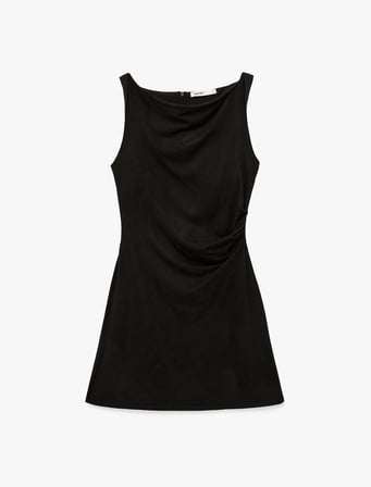 Slim Fit Kayık Yuvarlak Yaka Askılı Suni Süet Mini Elbise