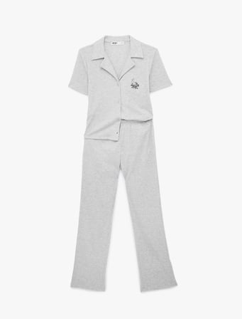 Rahat Kalıp Gömlek Yaka Kedi İşleme Detaylı Kısa Kollu Fitilli Pijama Takımı