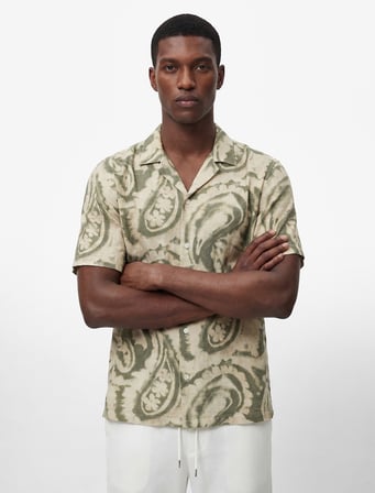 Regular Fit Devrik Yaka Viskon Kısa Kollu Batik Desenli Gömlek