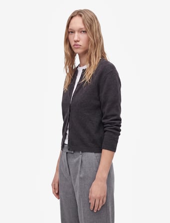 Regular Fit Bisiklet Yaka Uzun Kollu Düğmeli Crop Triko Hırka