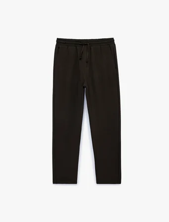Regular Fit Viskon Karışımlı Cepli Beli Bağcıklı Kumaş Pantolon
