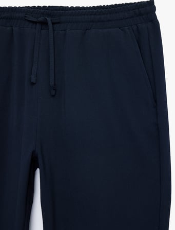 Regular Fit Viskon Karışımlı Cepli Beli Bağcıklı Kumaş Pantolon