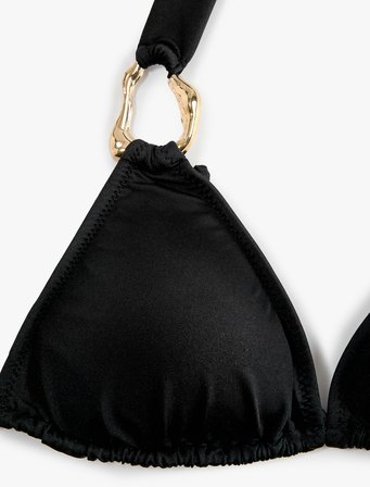 Boyundan Bağlamalı Halter Yaka Aksesuarlı Üçgen Bikini Üstü