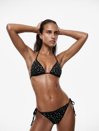 Boyundan Bağlamalı İpli Üçgen Taşlı Bikini Üstü