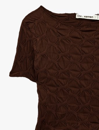 Bürümcük Kumaş Slim Fit Kısa Kollu Kayık Yaka Crop Tişört