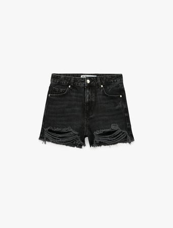 Yıpratma Detaylı Pamuklu Cepli Düğmeli Mini Denim Şort