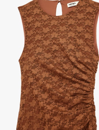 Asimetrik Kesim Slim Fit Kolsuz Bisiklet Yaka Uzun Dantel Elbise