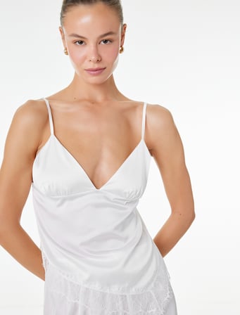 Dantel Detaylı İnce Askılı Pijama Üstü 