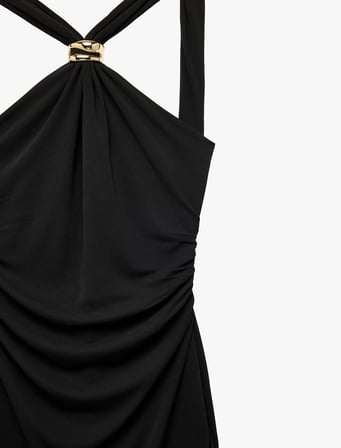 Slim Fit Metal Aksesuarlı Halter Yaka Kolsuz Uzun Abiye Elbise