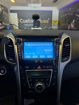 HYUNDAİ İ30 UYUMLU 2 GB RAM 32 GB DAHİLİ HAFIZA 7 İNÇ TUŞLU MODEL MULTİMEDYA KABLOSUZ GERİ GÖRÜŞ KAMERALI 