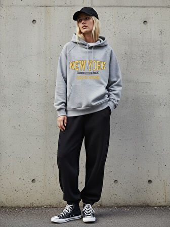 Uzun Kollu Slogan Baskılı Kapüşonlu Gri Sweatshırt
