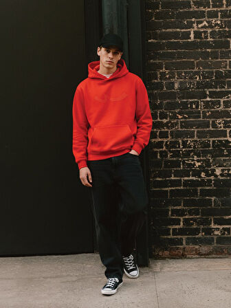 Uzun Kollu Kapüşonlu Sign Baskılı Kırmızı Sweatshırt