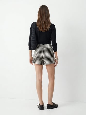 Slim Fit Kare Desenli Mini Siyah Şort