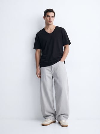 V Yaka Basic Siyah T-shırt