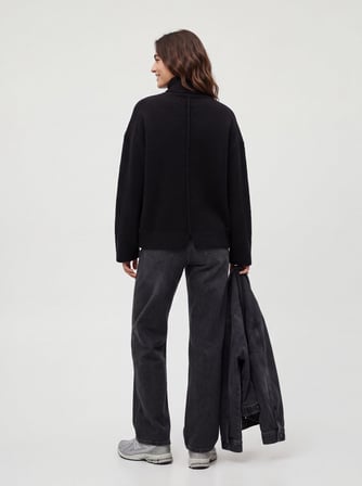 Relaxed Fit Boğazlı Yaka Triko Siyah Kazak