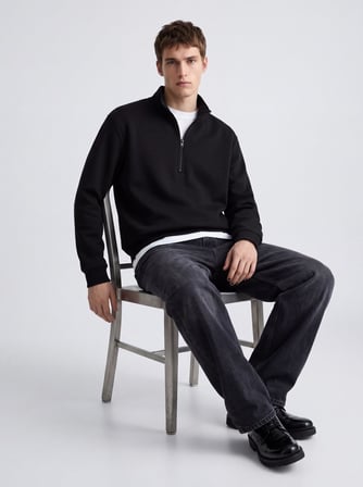 Regular Fit Dik Yaka Yarım Fermuarlı Siyah Sweatshırt