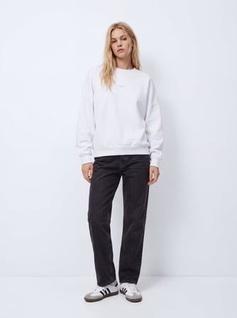 Relaxed Fit Minimal Yazı Baskılı Beyaz Sweatshırt