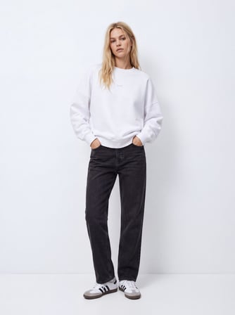 Relaxed Fit Minimal Yazı Baskılı Beyaz Sweatshırt