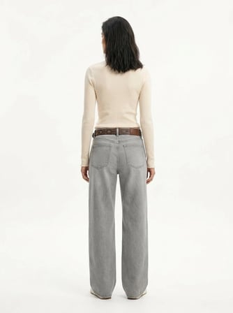 Slim Fit Boğazlı Yaka Beyaz Sweatshırt