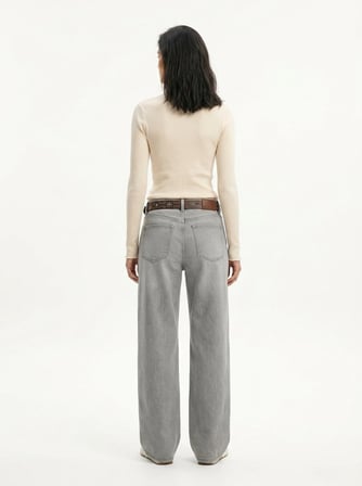 Slim Fit Boğazlı Yaka Beyaz Sweatshırt