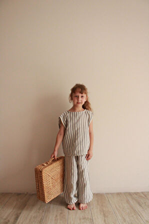 Gri Çizgili Sırt Detaylı Müslin Takım