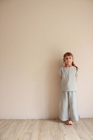 Mavi Çizgili Sırt Detaylı Müslin Takım