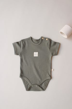 Haki Basic Etiketli Kısa Kollu Body