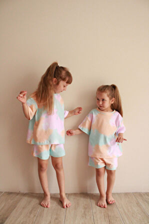 Batik Desenli Kalp Nakışlı Şortlu Takım