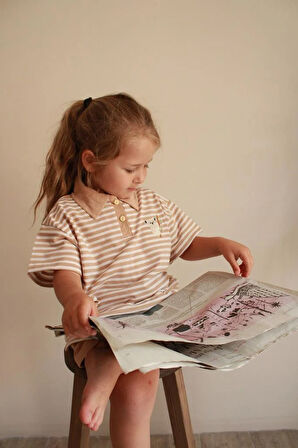 Koyu Bej Çizgili Koala Nakışlı Polo Yaka  Şortlu Takım