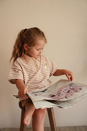 Koyu Bej Çizgili Koala Nakışlı Polo Yaka  Şortlu Takım