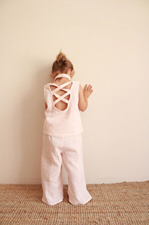 Fularlı Pembe Çizgili Çapraz Şerit Detaylı Müslin Takım