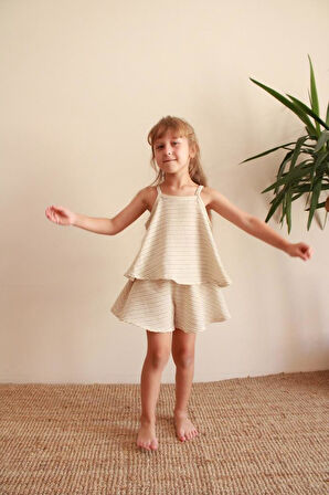 Siyah Çizgili Volanlı Kız Askılı ve Şort Takım