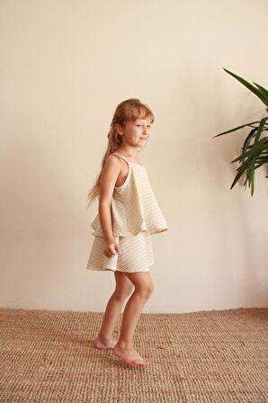 Siyah Çizgili Volanlı Kız Askılı ve Şort Takım