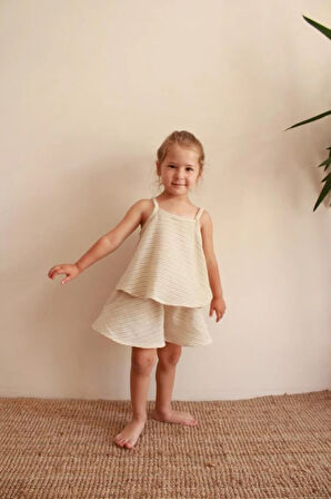 Haki Çizgili Volanlı Kız Askılı ve Şort Takım