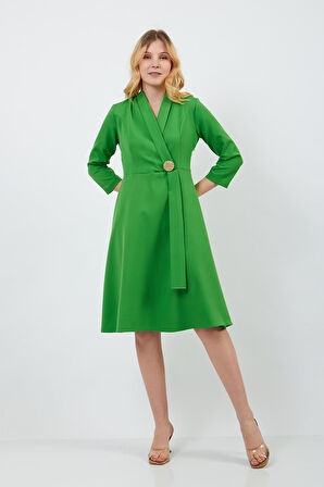 Yeşil Broşlu Elbise