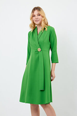 Yeşil Broşlu Elbise