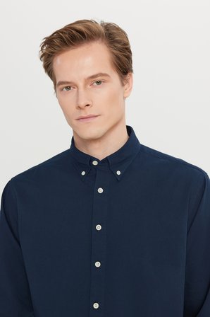 Comfort Fit Rahat Kesim Düğmeli Yaka Kadife Gömlek