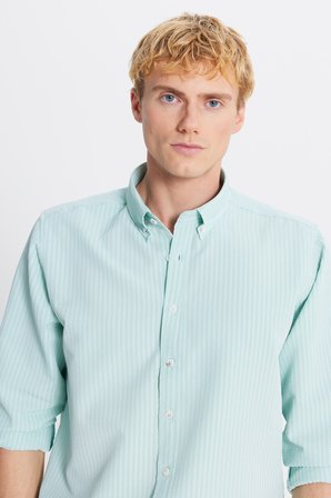 Tailored Slim Fit Dar Kesim Düğmeli Yaka Gofre Desenli Gömlek