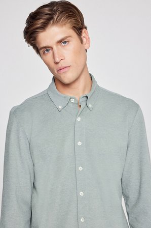 Pamuklu Tailored Slim Fit Dar Kesim Düğmeli Yaka Örme Gömlek