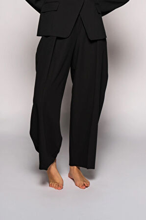 Kadın Siyah Derin Pileli Varil Pantolon