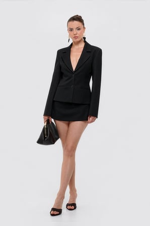 Kadın Siyah Vücuda Oturan Kısa Klasik Blazer