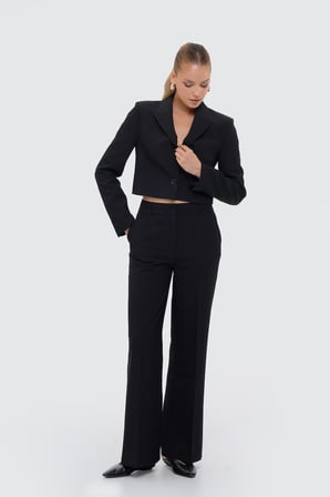 Kadın Siyah Düğmeli Slim Fit Crop Blazer