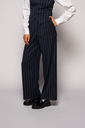 Kadın Lacivert Çizgili Pileli Cepli Pantolon