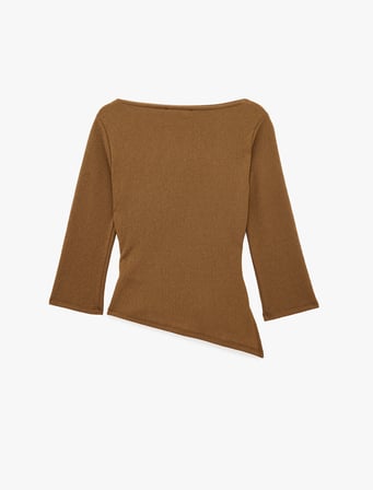 Krep Kumaş Slim Fit Drape Detaylı Asimetrik Kesim Yuvarlak Kayık Yaka Tişört