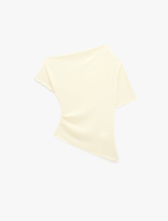 Krep Kumaş Slim Fit Açık Omuz Asimetrik Yaka Kısa Kollu Bluz