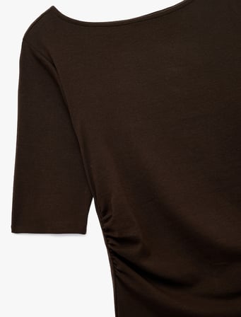 Slim Fit Pamuklu Büzgülü Kayık Yaka Dirsek Boy Kısa Kollu Tişört